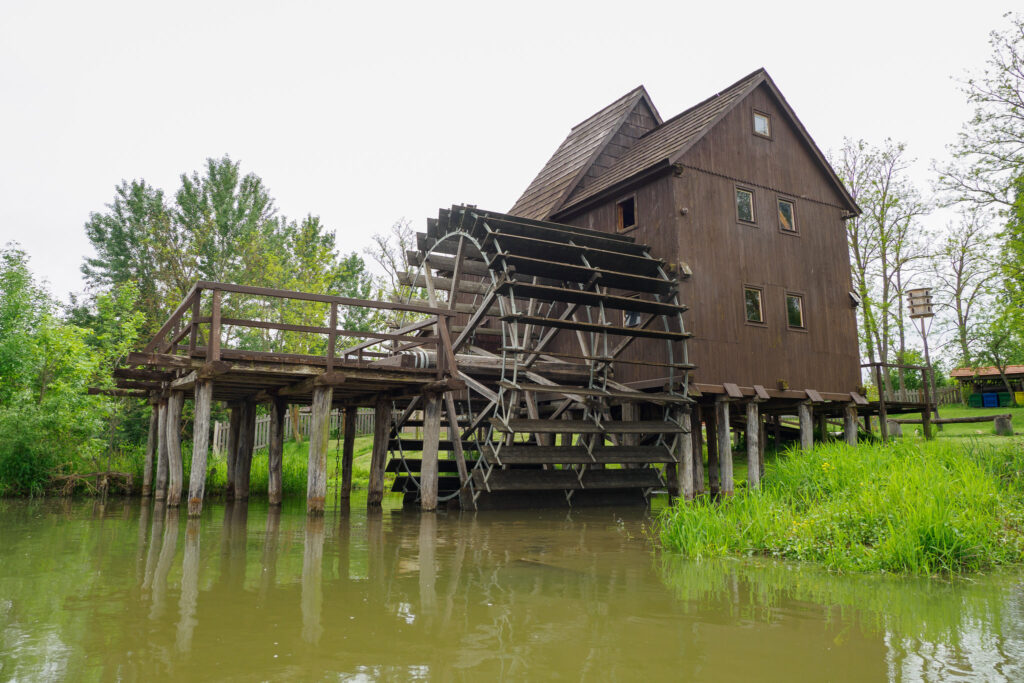 Malý Dunaj - vodný kolový mlyn Jelka